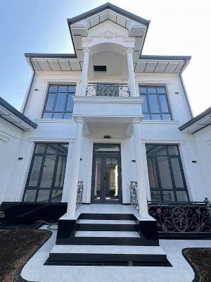 Дом 350 м2 на участке 2.5 сотки в Юнусабадском районе