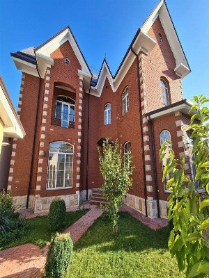 Дом 400 м2 на участке 4.5 сотки в Мирзо-Улугбекском районе
