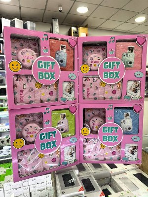 Фотоаппарат моментальной печати Instax в комплекте