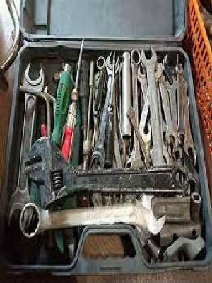 Куплю инструменты ключи молотки тески пилы напильники! посуду кухонную