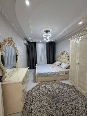 Квартира 4-комнатная, 125 м², Шайхонтахурский район, Банковский дом