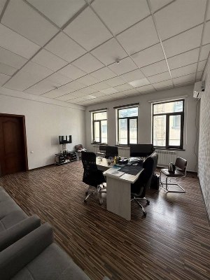 Сдача офисного помещения 300 м² в Чиланзаре