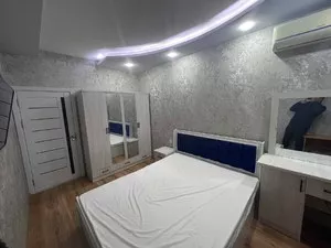 2-комнатная квартира, переделанная в 3-комнатную, 3 этаж, рядом с метро Машинасозлар