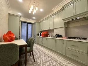 3-комнатная квартира, 105 м², 2/8 этаж