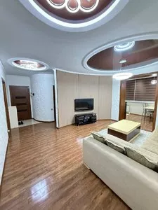 3-комнатная квартира, 90 м2, 2 этаж, метро Ойбек