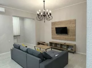3-комнатная квартира на улице Навои, 85 м2