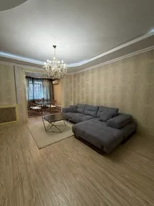 3-комнатная квартира на улице Садика Азимова, Ц-1