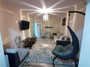 3-комнатная квартира в Мирзо-Улугбекском районе, 70 м², 4 этаж, с ремонтом и мебелью