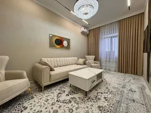 3-комнатная квартира в новостройке, 70 м², метро Хамза