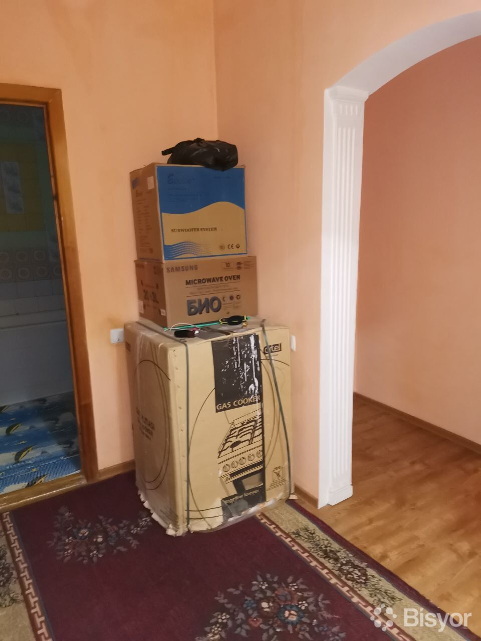 Men erimni sorishni istayman Qizlarga siyish aks etgan porno