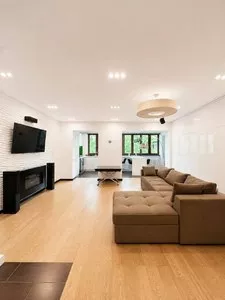 4-комнатная квартира на улице Кунаева, 111 м²