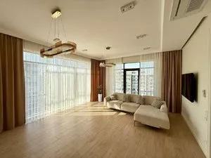 4-комнатная квартира в ЖК Gardens, 140 м2
