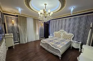 4-комнатная квартира в центре, 170 м2