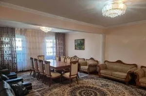 4-комнатная квартира в центре, метро Ойбек