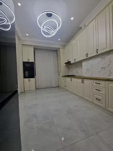 Четырехкомнатная квартира на улице Махтумкули, 100 кв.м