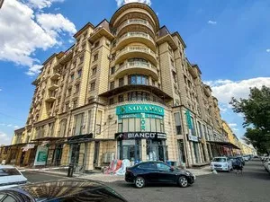 Четырехкомнатная квартира в ЖК Mega Dom, 160 м²