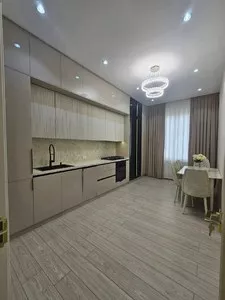 Четырехкомнатная квартира в ЖК Пойтахт Гавхари, 100 м2