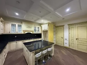 Четырехкомнатная квартира в Мирабадском районе, 217 м2