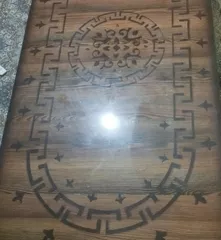 Chiroyli naqshli yog'och xontaxta