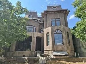 Дом 1000 м2 на участке 10 соток в Мирзо-Улугбекском районе