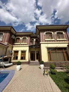 Дом 300 кв.м на участке 4 сотки в Юнусабадском районе