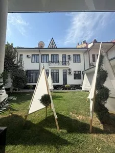 Дом 480 м² на участке 5 соток в Яккасарайском районе