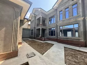 Двухэтажный дом 1000 м2 на участке 6.4 сотки в Юнусабадском районе