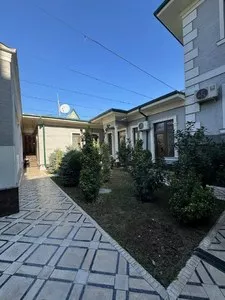 Двухэтажный дом 300 м2 на участке 3.9 соток в Юнусабадском районе