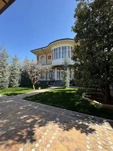 Двухэтажный дом 322 м2 на участке 6 соток в Яккасарайском районе