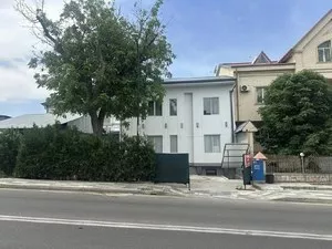 Двухэтажный дом 380 м² на участке 3 сотки в Мирзо-Улугбекском районе
