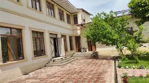 Двухэтажный дом 400 м2 на участке 7 соток в Кибрайском районе