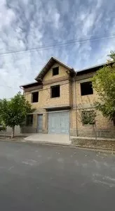 Двухэтажный дом на участке 8 соток в Сергелийском районе