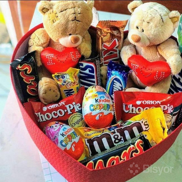 Aktrisa Yekaterina Danilova yalangoch