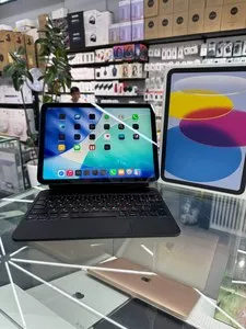 iPad A16 128GB с клавиатурой