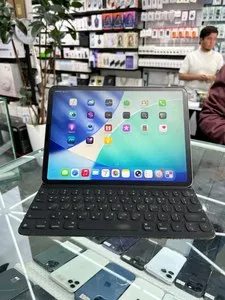 iPad Pro 11 2020 256GB с клавиатурой Folio