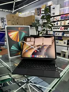 iPad Pro 12.9 M1 256GB + Magic Keyboard