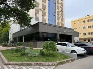 Коммерческая недвижимость вдоль дороги в Мирабадском районе