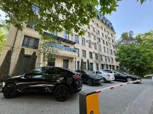 Коммерческое помещение 700 м2 в Мирзо-Улугбекском районе