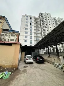 Коммерческое здание на улице Нукусская
