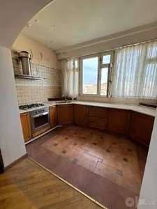 Квартира 4-комнатная, 140 кв.м, Госпитальный рынок
