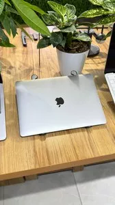 MacBook Air M1 8/256 ГБ, 13 дюймов, Space Grey, хорошее состояние