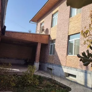 Продается 2-этажный дом в Яккасарайском районе