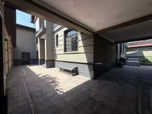 Продажа дома 8 комнат, 8 соток в Яккасарайском районе