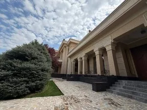 Продажа комплекса из трех зданий в Кибрайском районе