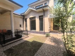 Продажа коттеджа в Яккасарайском районе, 6 комнат, 300 м2