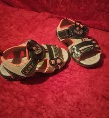 Продаю детские босоножки