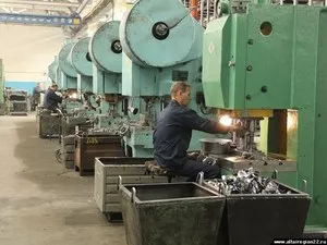 Рабочий в цех штамповки