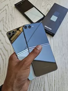 Смартфон Samsung Galaxy Z Flip 5 (5G)
