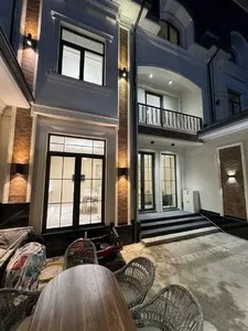 Трехэтажный дом 300 кв.м на участке 1.6 соток в Сергелийском районе