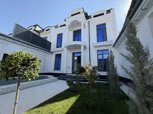 Трехэтажный дом 400 кв.м на участке 3.2 сотки в Мирзо-Улугбекском районе